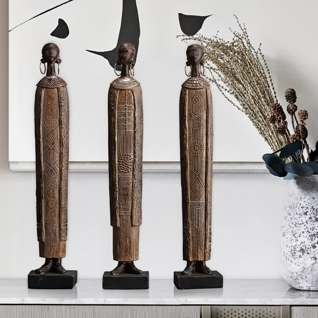 Drie beelden in luxe interieur